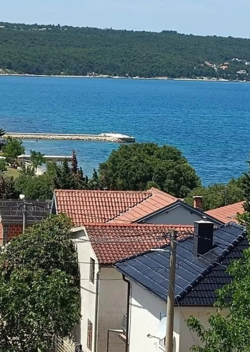 Prodej rodinného domu 207 m², pozemek 296 m²